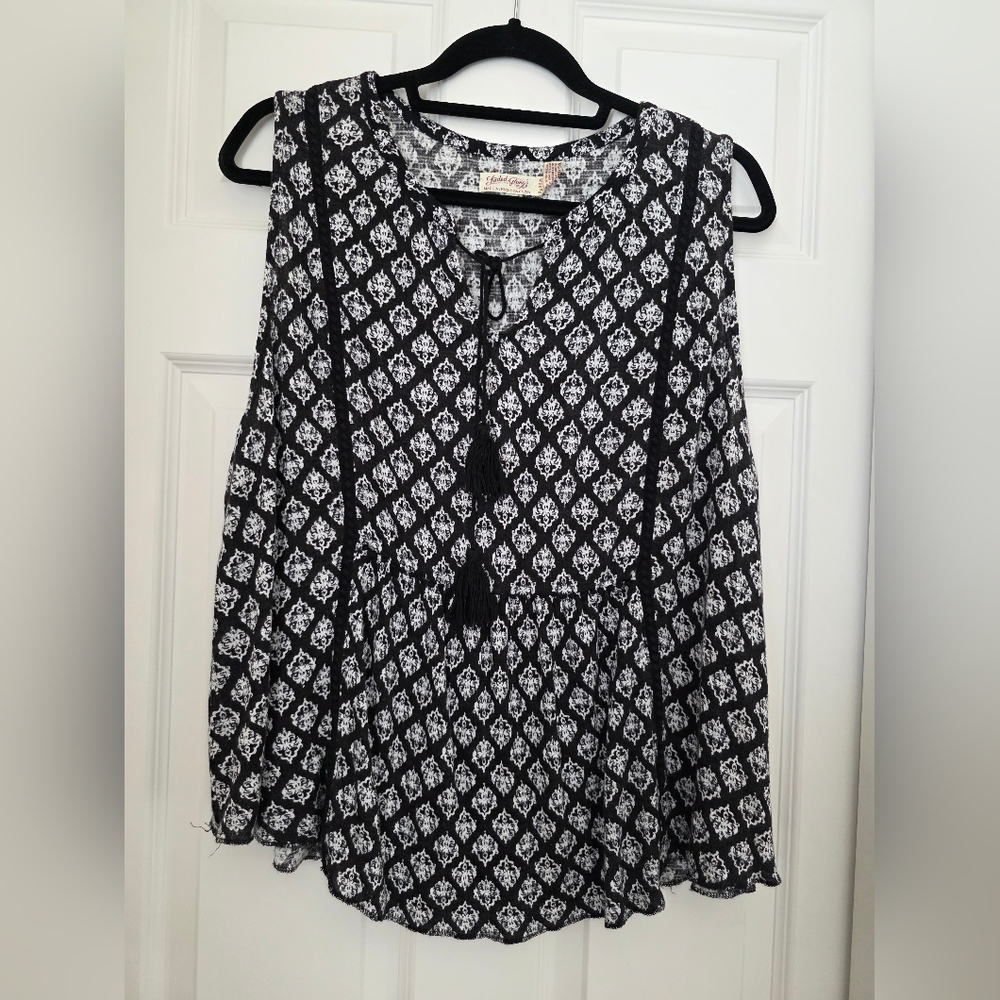 Faded Glory Black and White Patterned Tank Top